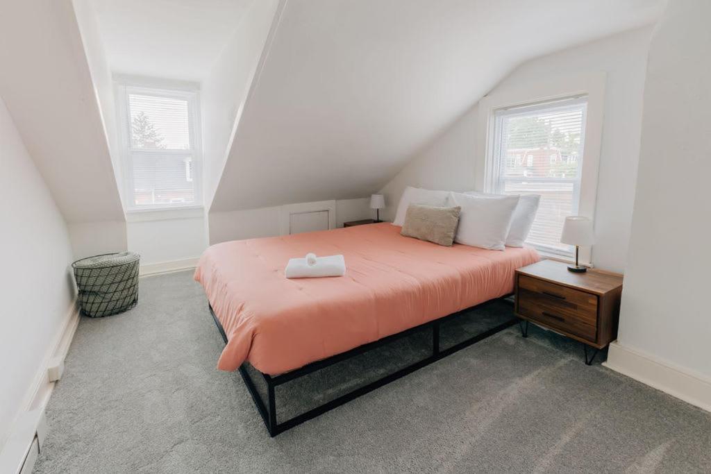 Comfy Renovated Townhome - Heart Of Downtown Lancaster Extérieur photo