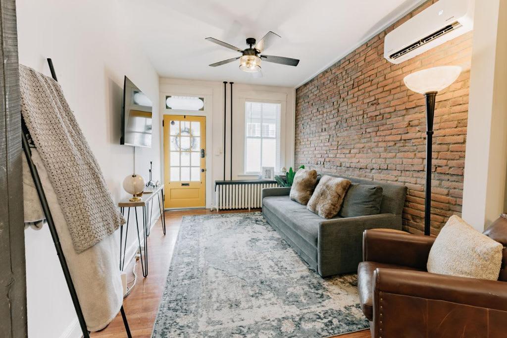 Comfy Renovated Townhome - Heart Of Downtown Lancaster Extérieur photo