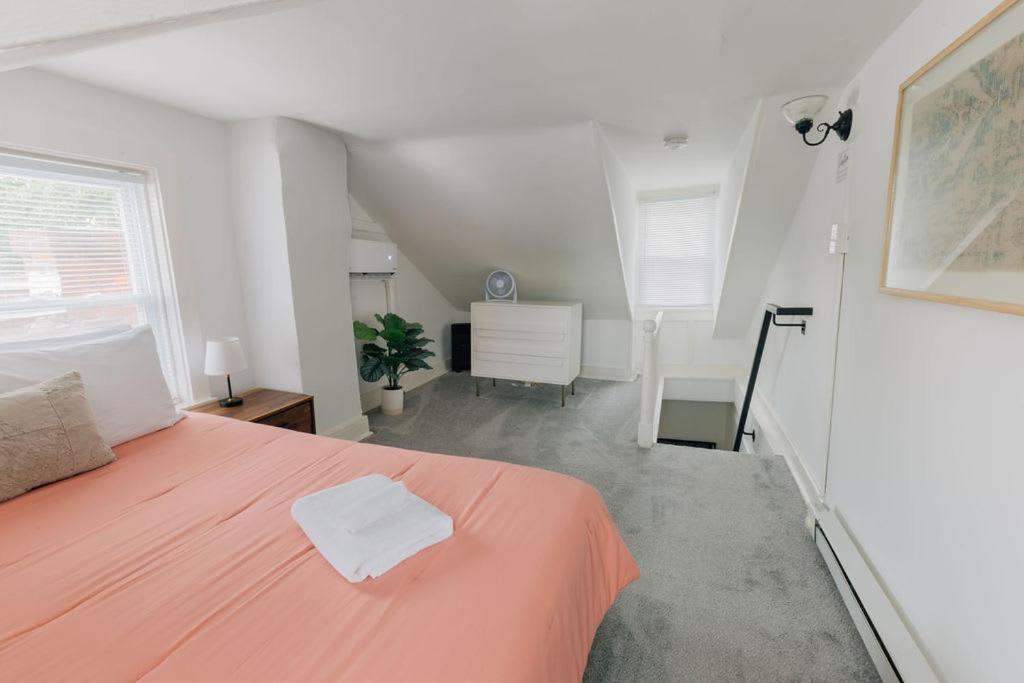Comfy Renovated Townhome - Heart Of Downtown Lancaster Extérieur photo