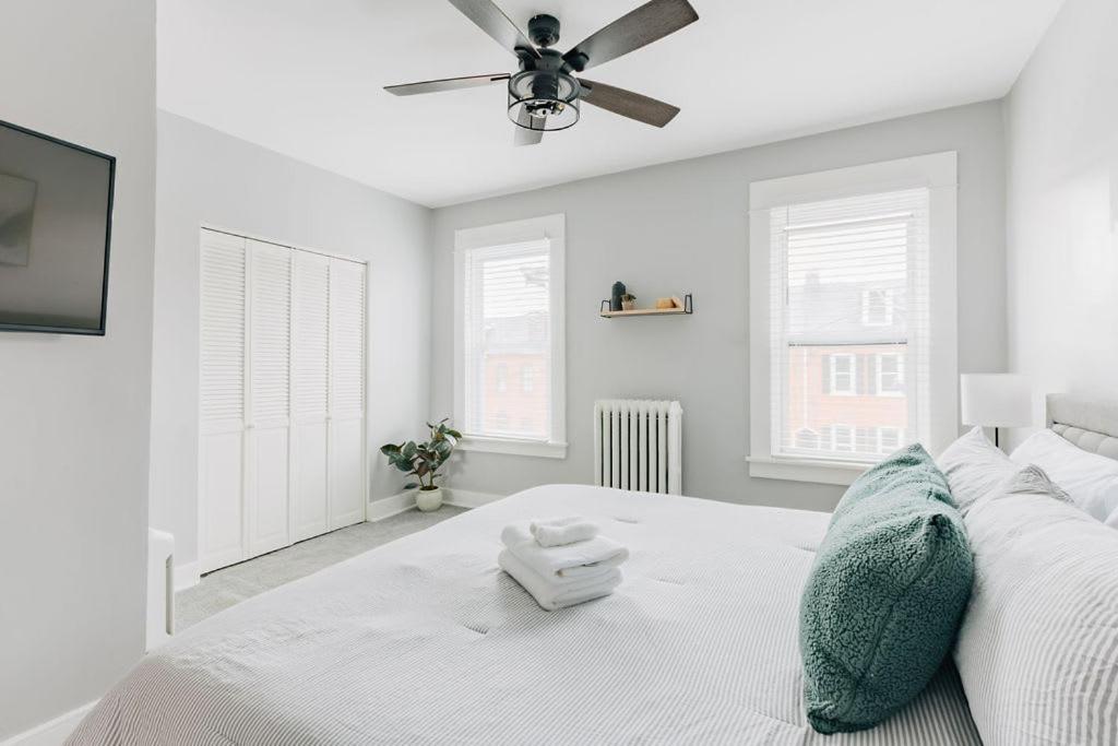 Comfy Renovated Townhome - Heart Of Downtown Lancaster Extérieur photo